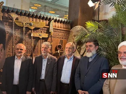 رئيس&zwnj;جمهور از غرفه فیلم &laquo;موسی کلیم&zwnj; الله&raquo; در حاشیه نمایشگاه قرآن کریم بازدید کرد+فیلم