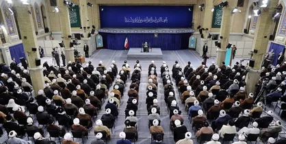 رهبر انقلاب: تفاوت رفتار و گفتار امام جمعه مستمع را سر لج می&zwnj;آورد / جشن عجیب و میلیونی غدیر نشان داد مردم طرفدار دین هستند