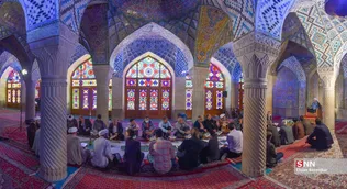 محفل انس با قرآن کریم در مسجد تاریخی نصیرالملک شیراز