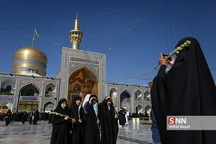 گلباران حرم مطهر رضوی در سالروز میلاد حضرت معصومه (س)