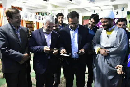 بازدید مسئولان استانی از نمایشگاه "مدرسه انقلاب" در یاسوج