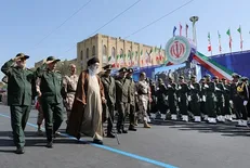 فرمانده کل قوا: زلزله ویرانگر ۱۵ مهر شکست «غیرقابل ترمیم» برای صهیونیست‌هاست / دست و بازوی طراحان هوشمند و جوانان فلسطینی را می‌بوسیم + فیلم