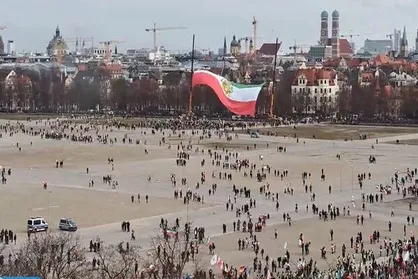 توصیف دو کلمه&zwnj;ای روزنامه&zwnj;نگار آلمانی از تجمع مریدان شازده: روان&zwnj;پریشی مطلق!