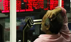 تردید حقیقی‌ها و بخشنامه‌های خلق الساعه عامل سقوط امروز بورس