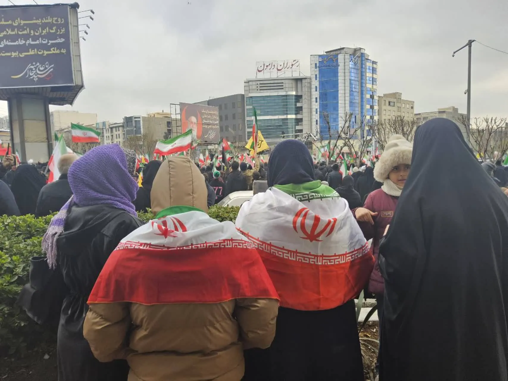 لبیک یا خامنه ای