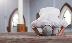 حضور قلب در نماز از چه راه‌هایی میسر است؟