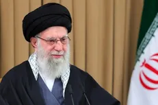 یکی از اولین طراحان فکر اجتماعی در انقلاب اسلامی، حضرت آقا بودند/ برخورد حضرت آقا با کسی که یک نفر را لعنت کرد