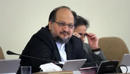 بازنشستگان نور چشمی پا به پای وزیر از این وزارت&zwnj;خانه به آن وزارت&zwnj;خانه/ ابهاماتی که شریعتمداری باید شفاف کند