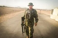 همسایه آمریکایی‌ها «مدافع حرم» شد! + عکس