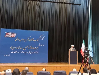 حقیقت را باید گفت، در نوشته&zwnj;ها، در مقالات، صداقت شرط نخست است و استقامت شرط دوم