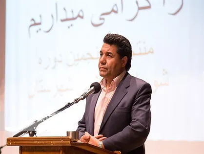 توهین عضو شورای نیشابور به مراسم عزاداری امام حسین(ع) بدون پاسخ نماند/ تجمع مردم و دانشجویان مقابل شورای شهر
