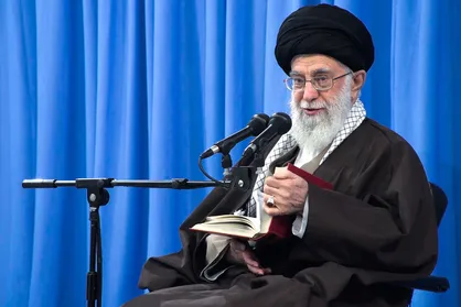 کسانی&zwnj; که رئیس هستند را دست&zwnj;بسته وارد محشر می&zwnj;کنند/ بعضی برای رأی آوردن خودشان را می&zwnj;کُشند/ اگرعقل داشته باشیم نباید دنبال ریاست بدویم