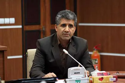 همکاران دانشگاه علوم پزشکی در خروجی&zwnj;های استان قم با تب&zwnj;سنج افراد را کنترل خواهند کرد