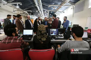 بازدید معاون پارلمانی رئیس جمهور از کارخانه نوآوری آزادی
