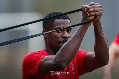 خانه&zwnj;نشینی یکماهه بازیکن خارجی پرسپولیس