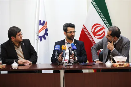 آذری جهرمی: مردم به زودی از ثمره فعالیت&zwnj;های فضایی بهره مند می&zwnj;شوند