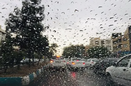 رگبار شدید باران در ۵ استان/ افزایش ارتفاع امواج به بیش از ۲ متر در آب&zwnj;های جنوب کشور