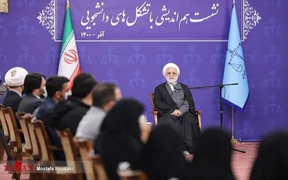 محسنی اژه&zwnj;ای در جمع دانشجویان: از من سوال صوری نپرسید، من را جدی نقد کنید