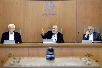 پزشکیان: باید معطلی کالا در بنادر به صفر نزدیک شود