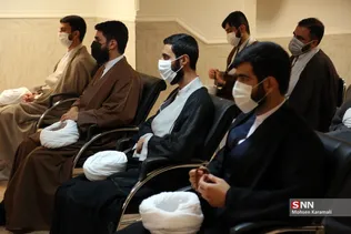 
ملبس شدن جمعی از طلاب به دست آیت الله نوری همدانی
