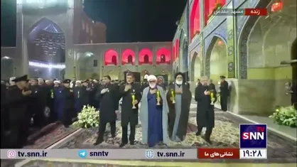 شمع گردانی خادمین و تولیت آستان قدس رضوی در شام شهادت حضرت علی بن موسی الرضا علیه السلام