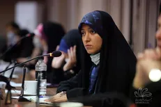 فاتحی: زنان در جایگاه‌های حساس دولت حضور ندارند