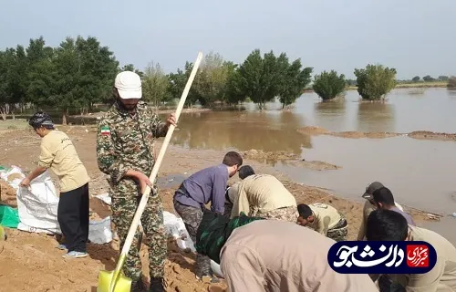 جهادگران دانشگاه‌های آزاد خوزستان به سیل زدگان سوسنگرد خدمت رسانی کردند