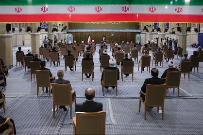 رهبر انقلاب: تنوع سلیقه&zwnj;ها در مناظرات پیدا بود/ ممکن است با برخی نظرات شورای نگهبان موافق نباشم اما بر اساس تکلیفشان عمل کردند/ رای باطله به معنی جدایی افراد از نظام نیست