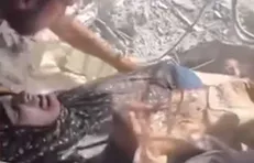 نجات یک زن فلسطینی، با بارداری نه ماهه از زیر آوار خانه اش