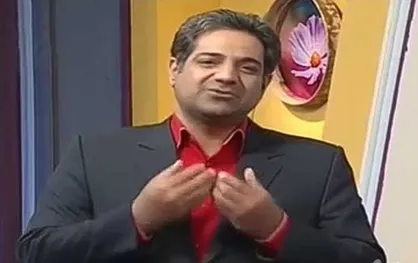 گفتگو با مجری تلویزیون یزد که جلوی مردم زانو زد
