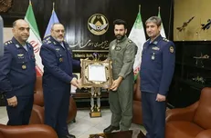 تقدیر فرمانده نیروی هوایی ارتش از قهرمان کیوکوشین کاراته جهان
