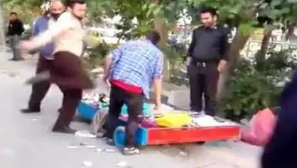 تهران شهری برای همه غیر از &laquo;دستفروش&zwnj;ها&raquo; / ماموران رفع سد معبر یا عوامل مروج خشونت؟ + فیلم