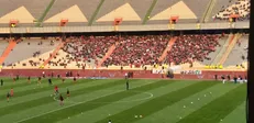 تشویق مسلمان و شعار علیه علی‌منصور توسط پرسپولیسی‌ها