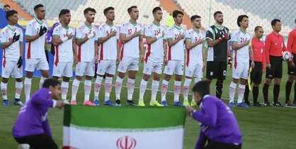 امید&zwnj;ها با بازوبند سیاه مقابل عراق به میدان مى&zwnj;روند
