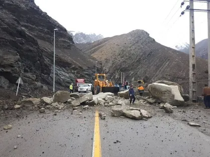 احتمال ریزش سنگ در جاده&zwnj;های کوهستانی مازندران