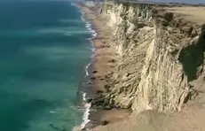 ساحل زیبا و دیدنی کُمب یا ساحل تراس چابهار
