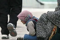 دوربین مخفی گدایی در بازار تهران / تکدی‌گری، شغلی با درآمدی بالا و بی‌دردسر + فیلم