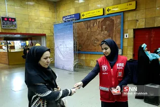آگاه سازی شهروندان درباره چهارشنبه سوری در متروی دروازه شمیران