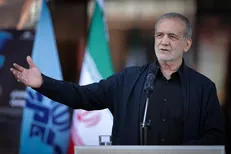 پزشکیان: خبرنگاران در جنگ ۱۲ روزه، آب پاکی را روی دست جنایتکاران ریختند + فیلم