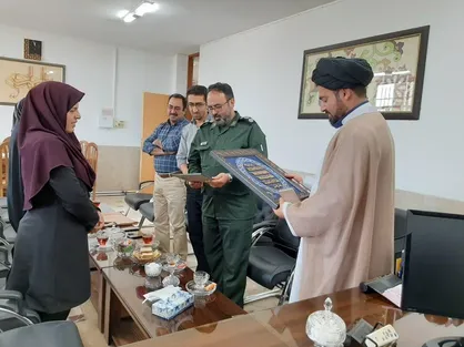 مسئولان دانشکده فنی دختران شاهرود از جهادگران عرصه تولید ماسک و گان قدردانی کردند
