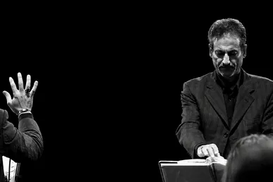 از «شوکران» و «کوچک جنگلی» تا روایت یک تشییع تاریخی / محمد میرزمانی آهنگساز مستند «حال خونین دلان ۲» شد