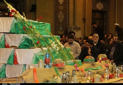 شبی که مردم ایلام میزبان پیکر مطهر ۴۶ شهید دوران دفاع مقدس بودند +تصاویر