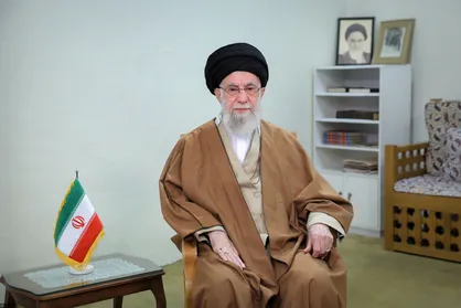 معماری پنهان شعار&zwnj;های سال: روایت پانزده&zwnj;سالۀ گفتمان رهبر انقلاب در ساخت اقتصاد مقاوم