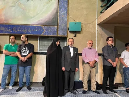 واعظی رای خود را به صندوق انداخت