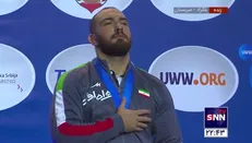 مدال طلای جهان بر گردن امیرحسین زارع/ اهتزاز پرچم ایران و پخش سرود جمهوری اسلامی ایران پس از اهدای جوایز