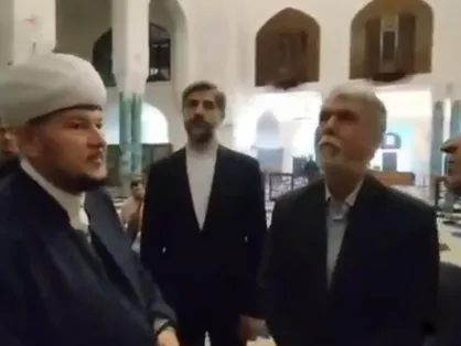 وزیر ارشاد، نماز را با مسلمانان سن&zwnj;پترزبورگ اقامه کرد