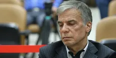 نماینده دادستان: از دهه ۸۰ مالکان عظام ارز دریافت کرد و حتی یک دلار و درهم پس نداد