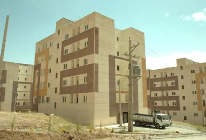 تکمیل ۹۵۰۰ خانه برای خانواده&zwnj;های پرمعلول با سرمایه&zwnj;گذاری بنیاد مستضعفان / تحویل ۳ هزار واحد تا پایان سال ۹۹