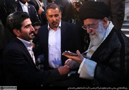 باید از علاقه&zwnj;مندی مردم به شعر برای انتقال مفاهیم مورد نیاز جامعه استفاده کرد/ حکمت، جدیت و انضباط در عمل، ژرف&zwnj;نگری در اندیشه، استحکام هویت و مجاهدت در مقابل دشمن را در اشعار برجسته کنید