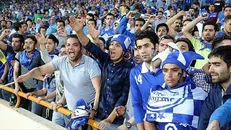 شعار هواداران استقلال علیه محمود فکری؛ هرچه زودتر از استقلال بروید +فیلم